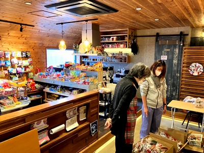 人が集まる駄菓子屋さんの秘密
