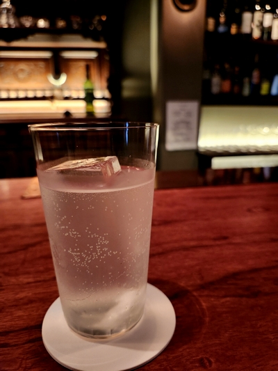 バーでお酒を飲むということ