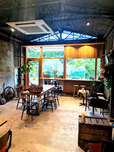 自然豊かな薪窯のパン屋さん