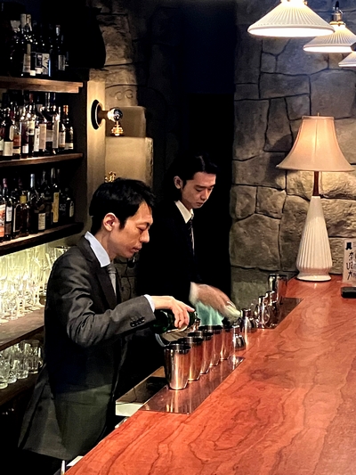 奈良のBARに来ーひんか