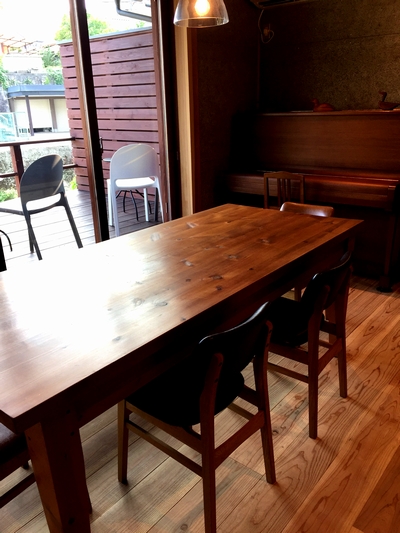 川沿いのカフェで会いましょう