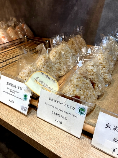 店主とおむすびの味から溢れるやさしいひととき