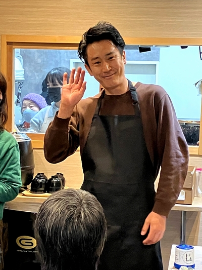 店主とおむすびの味から溢れるやさしいひととき