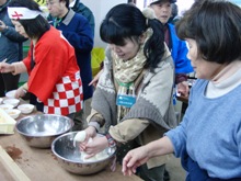 ひとまちレポート　お餅つきで日本の伝統文化を体感_11