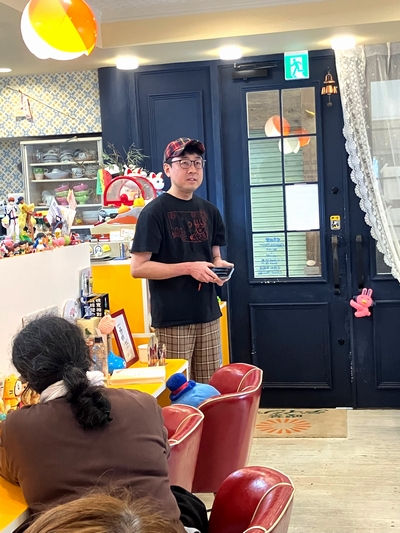 居心地バツグンの、ノスタルジックで明るいカフェ