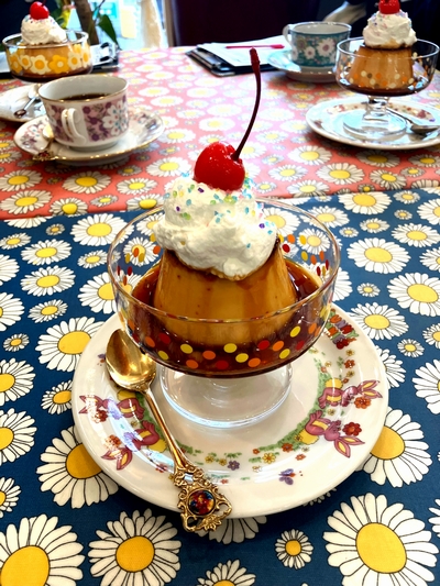 居心地バツグンの、ノスタルジックで明るいカフェ