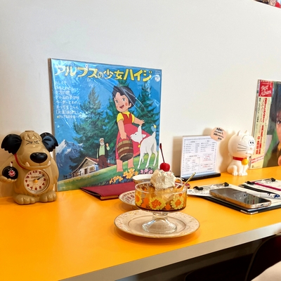 居心地バツグンの、ノスタルジックで明るいカフェ